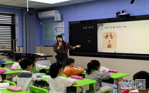湖滨桃园小学开展青年教师公开课活动 组图