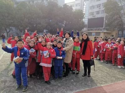 热烈欢迎儿童文学作家童启富老师走进湖滨小学