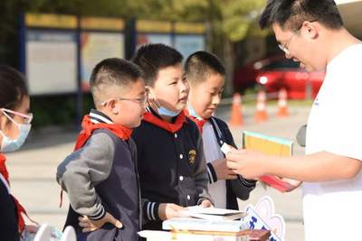 大型图书盲选漂流,萧山区湖滨小学的孩子们感受阅读的无限魅力
